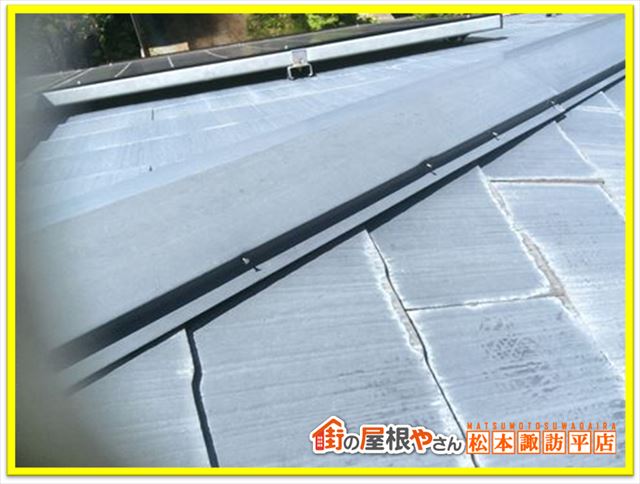 下諏訪町スレート屋根現地調査　棟板金釘の浮き